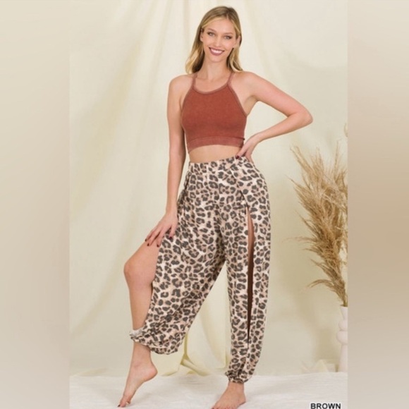 ZENANA WOMEN'S LEOPARD PRINT SPLIT-SIDE
PANTS WITH ELASTIC WAIST & ANKLE - Picture 2 of 6